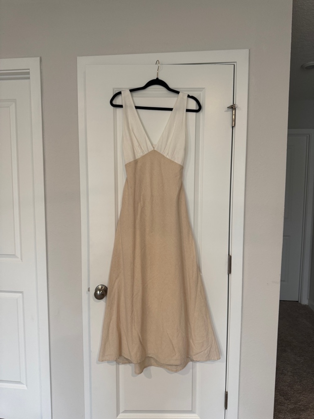 Sleeveless V-Neck Two-Tone linen Midi Dress in Cream and Beige